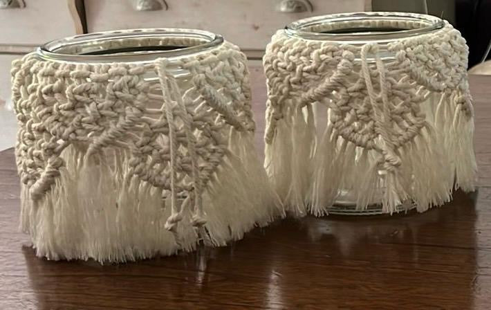 Windlicht aus Glas mit Makramee