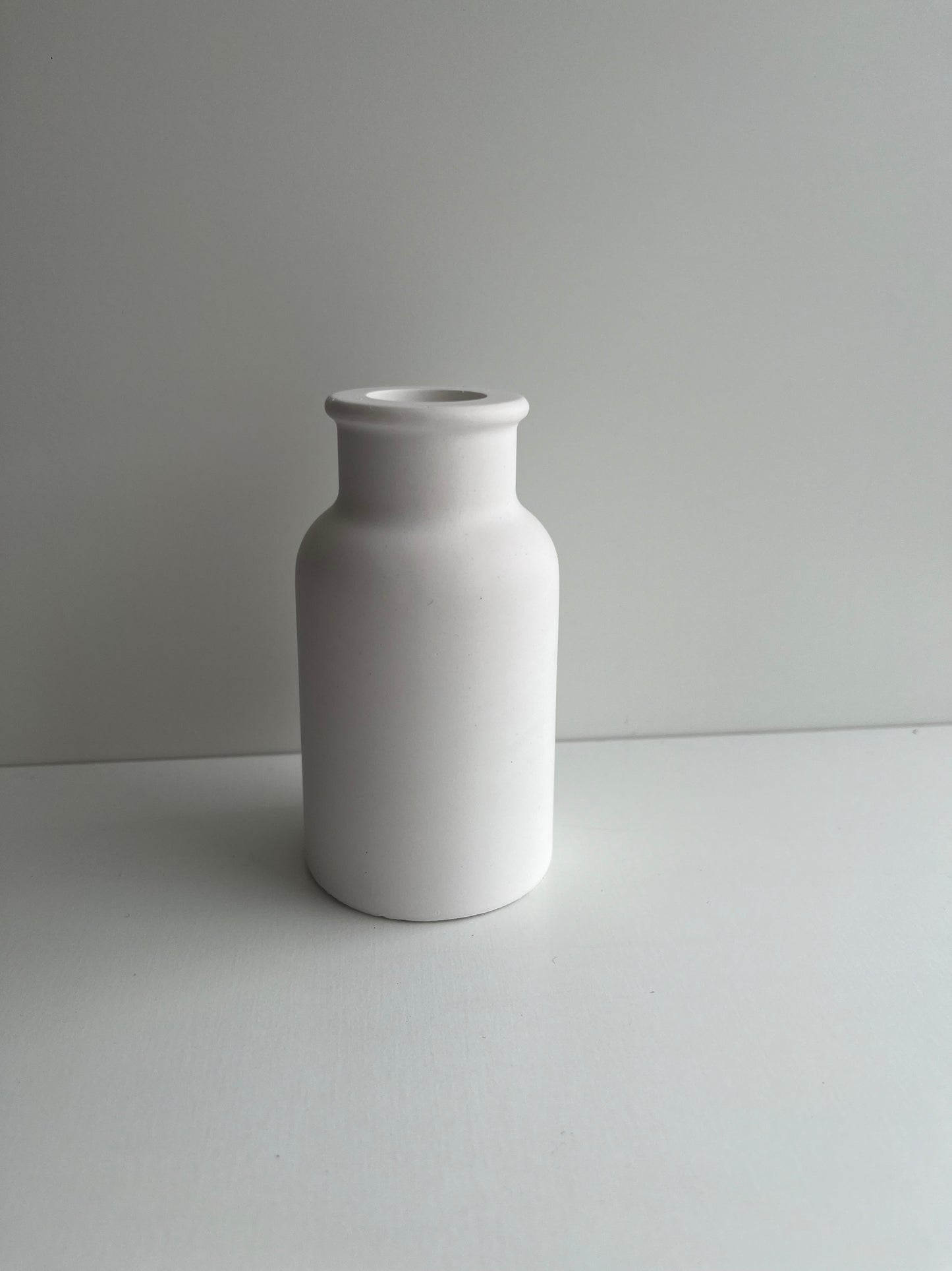 Vase oder Kerzenständer aus Gips schmal