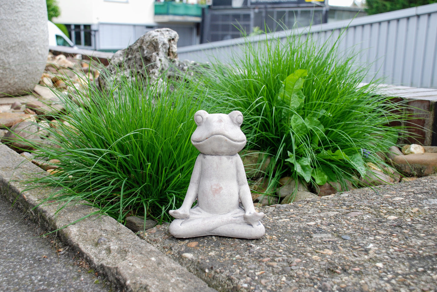 Frosch Steinfigur "Yogafrosch"