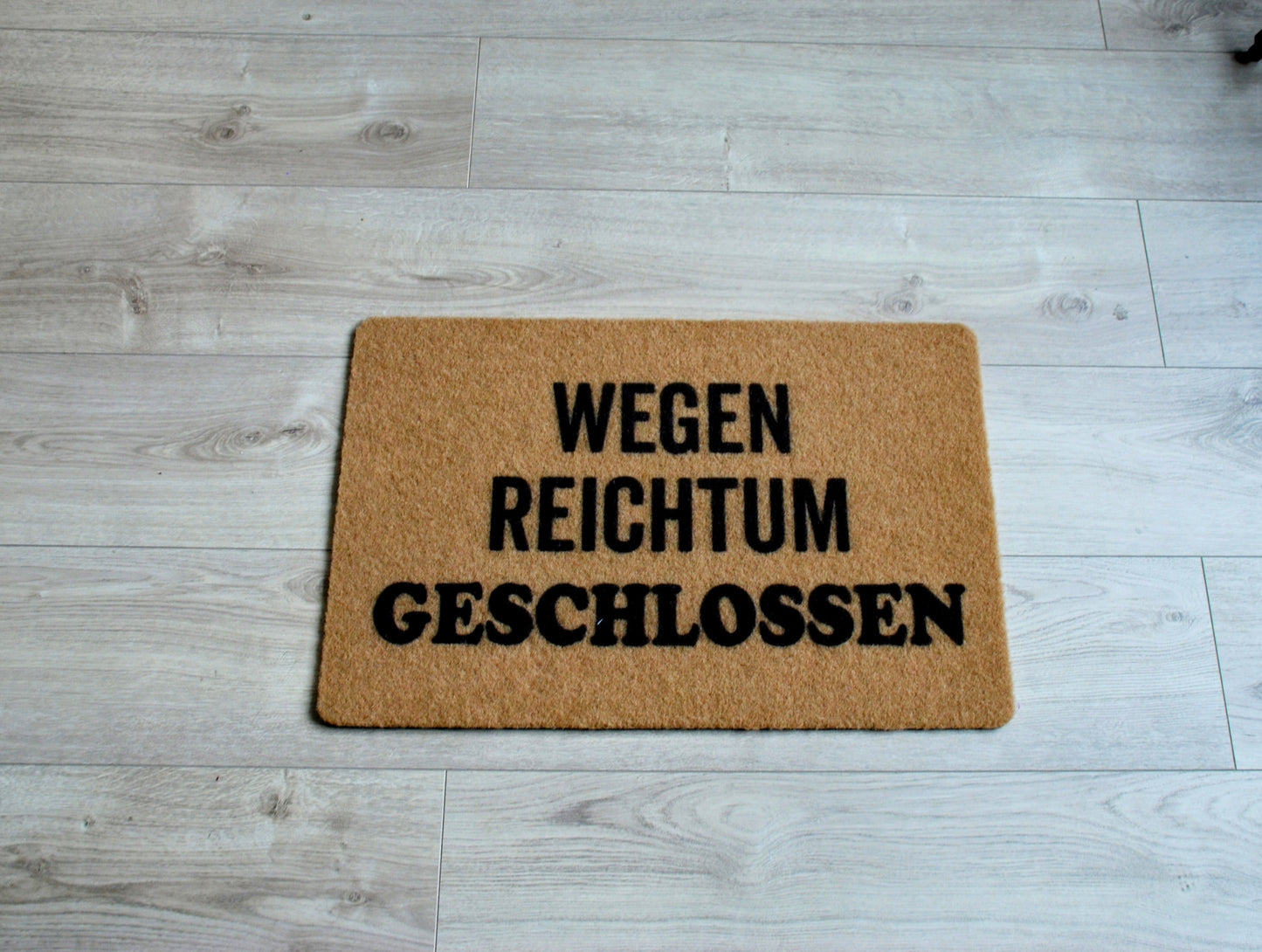 Fußmatte Statement "Wegen Reichtum geschlossen"