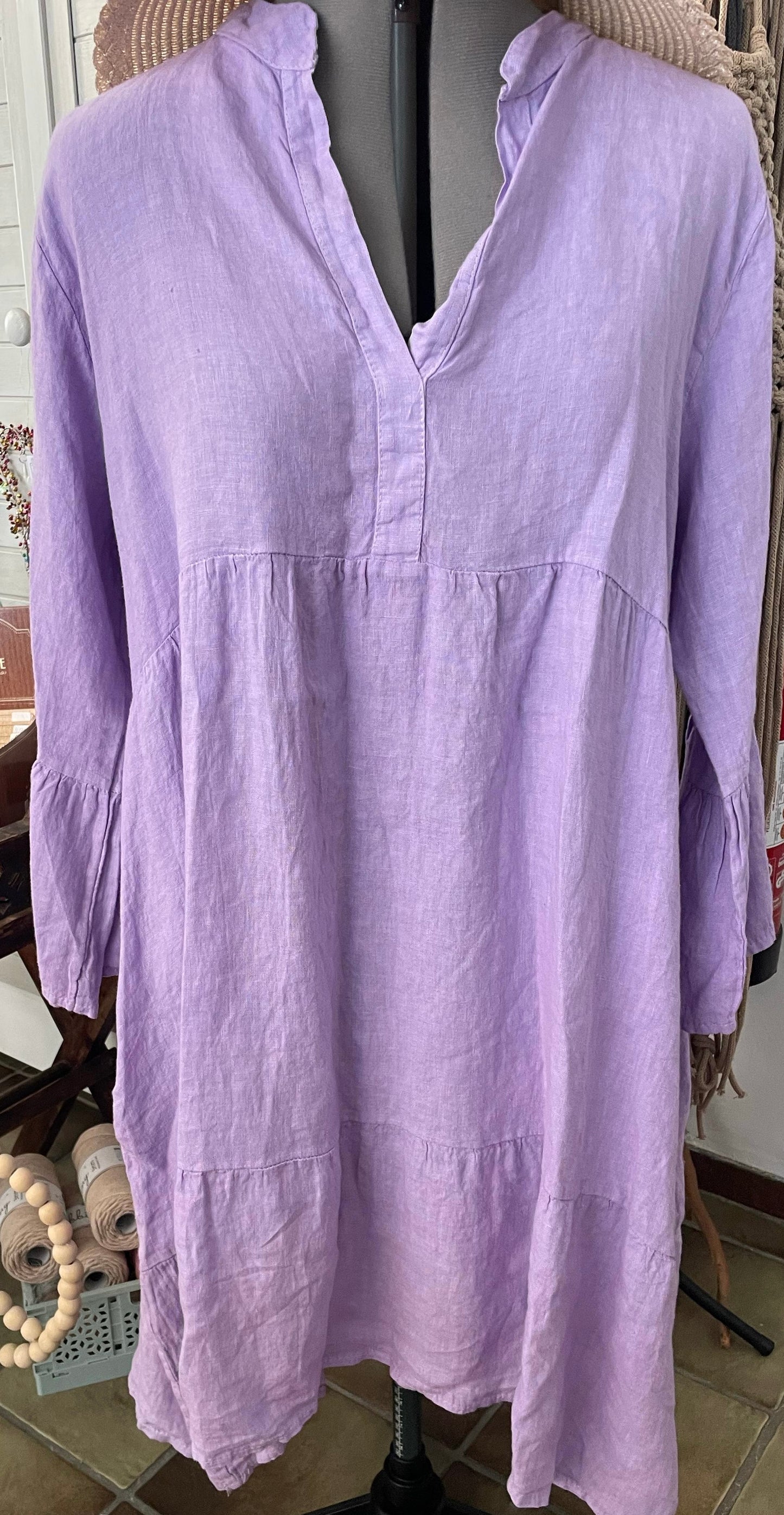 Kleid der Marke WAUW aus lila Leinen