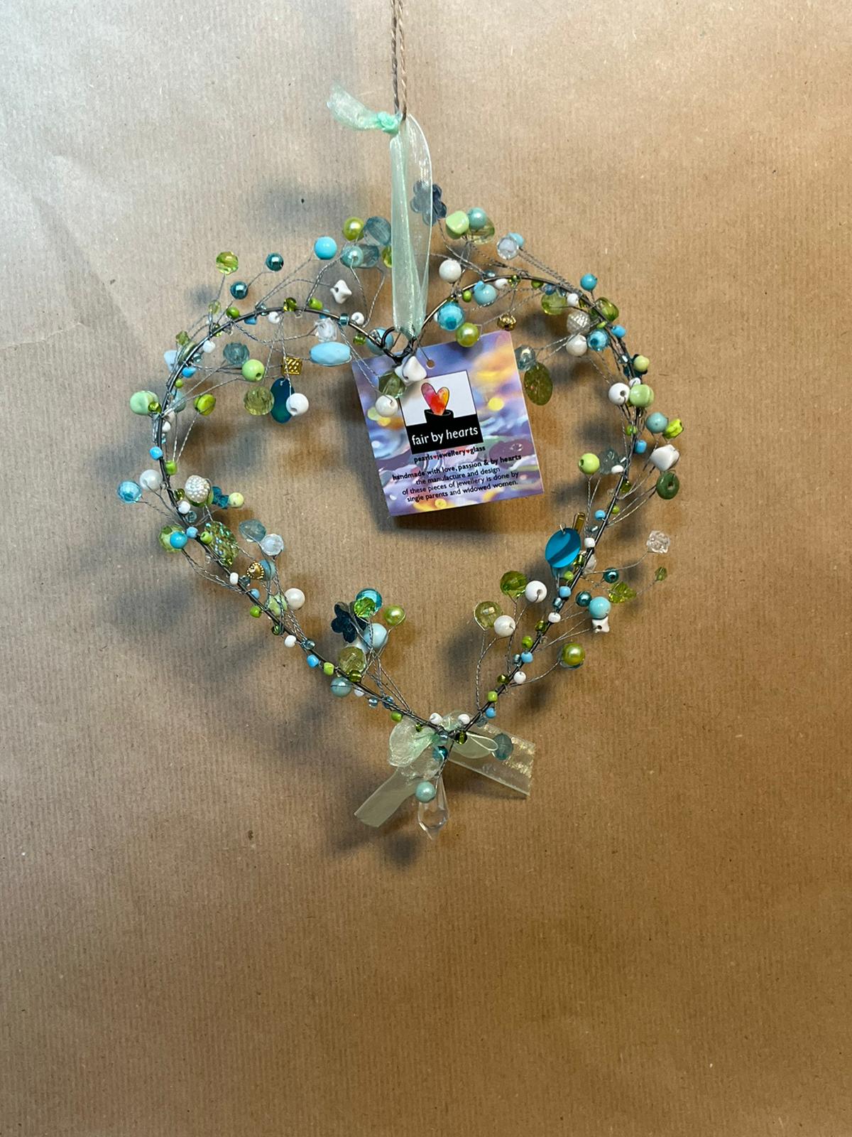 Perlenherz bunt in blau / türkis / grün