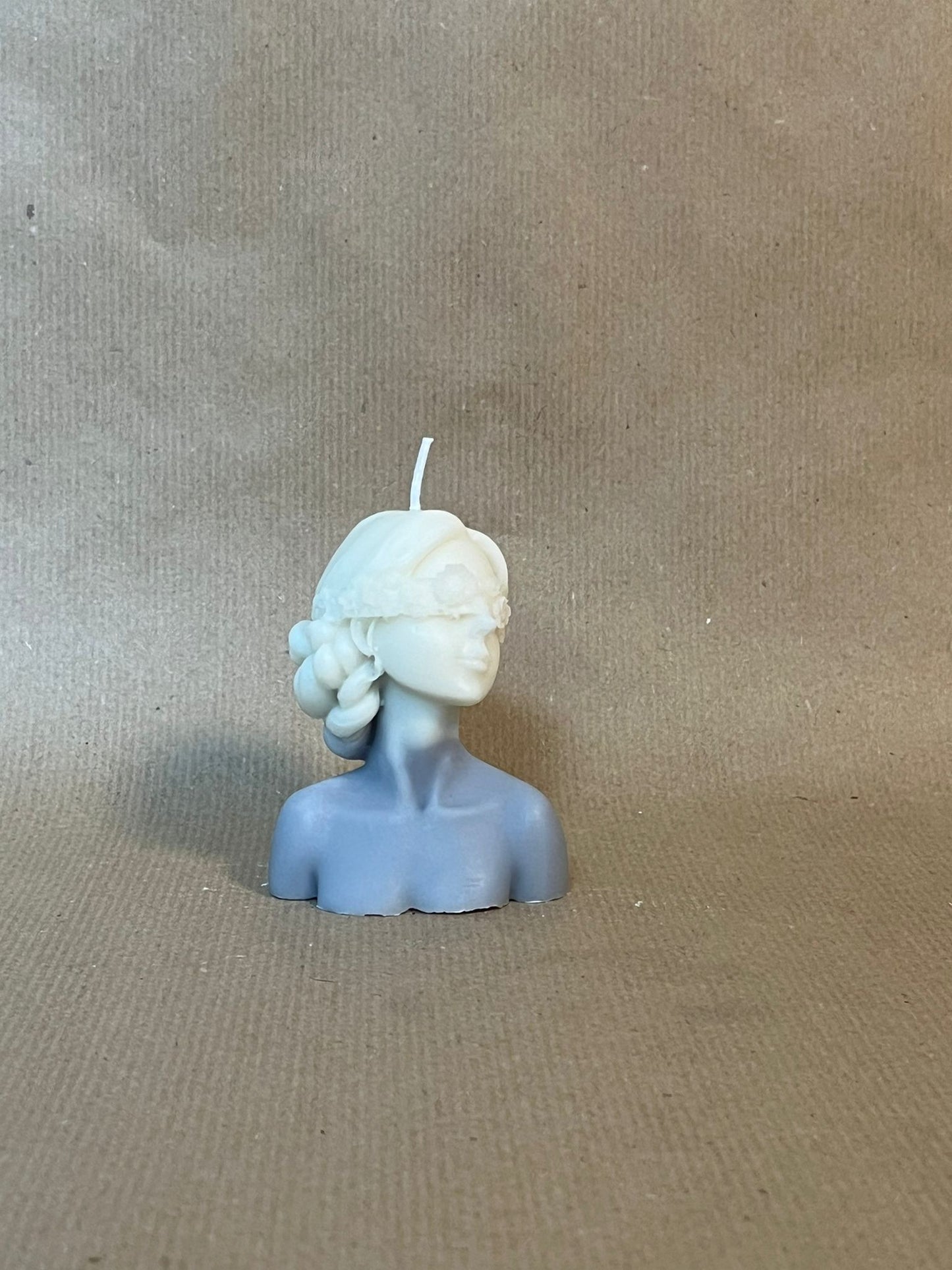 Kerze FLOWERGIRL Blumenmädchen mit Augenbinde