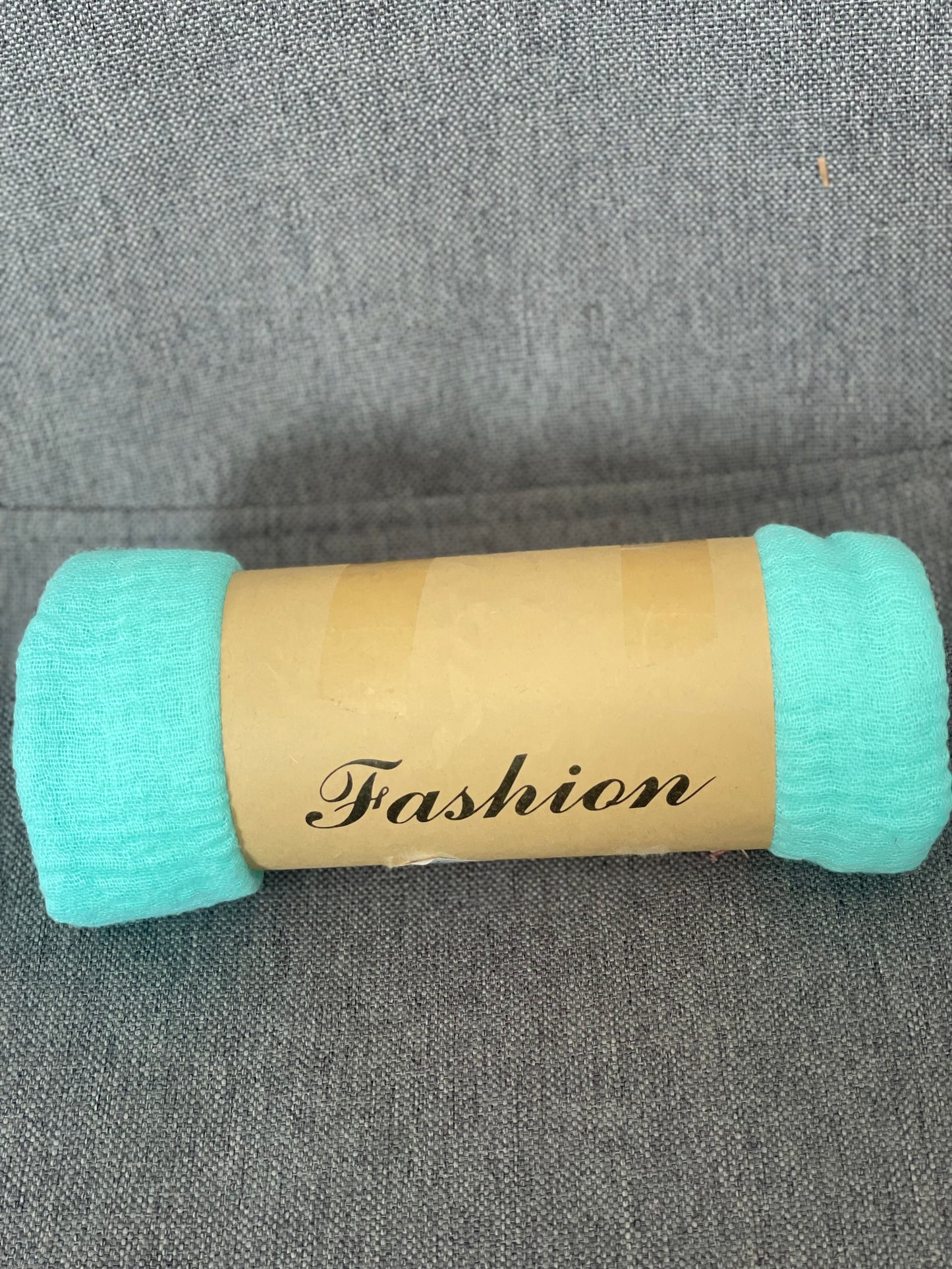 Leichter Sommerschal in bunten Farben