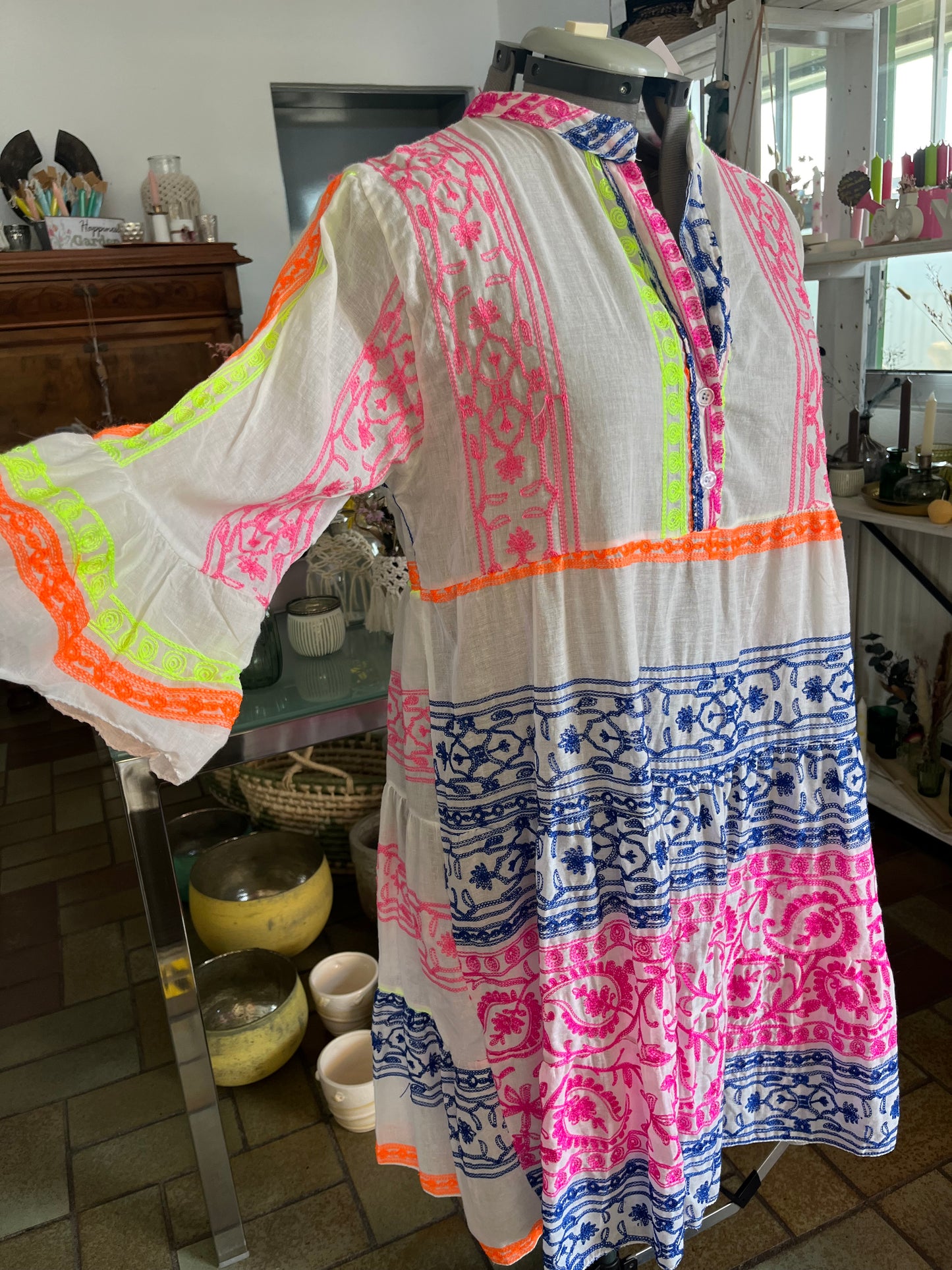 Kleid pink-blau-weiß gemustert