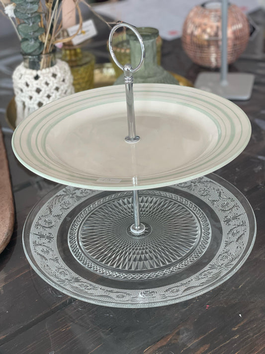 Etagere aus Glas und Porzellan