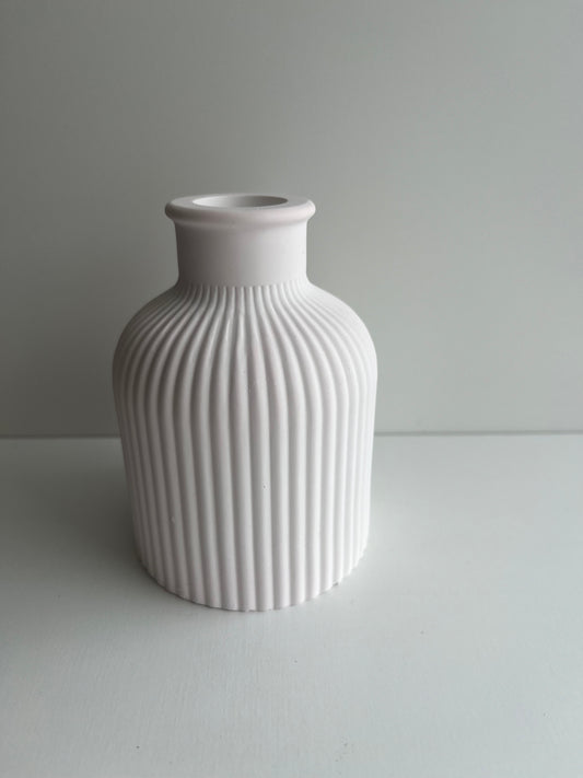 Vase oder Kerzenständer aus Gips bauchig