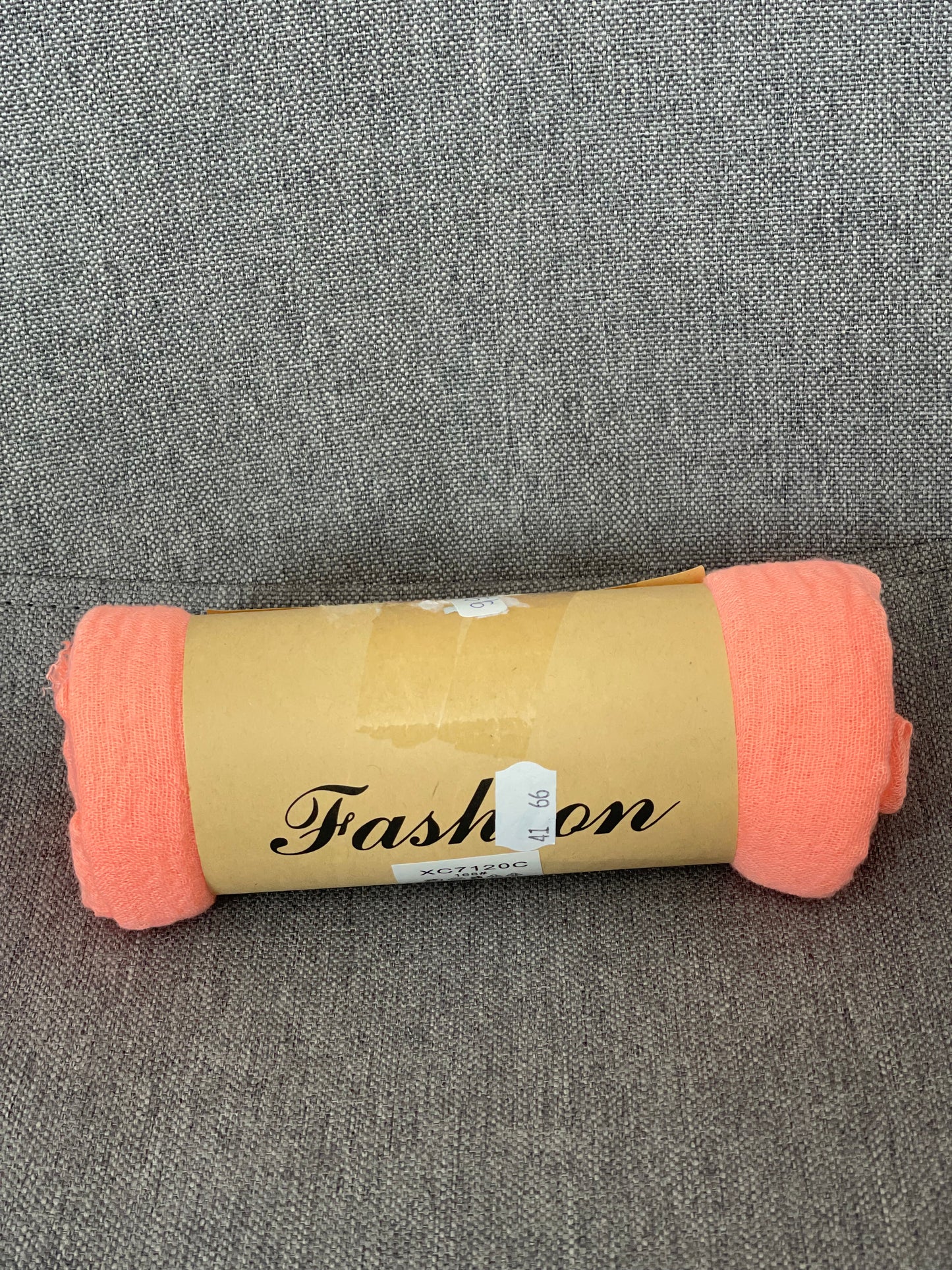 Leichter Sommerschal in bunten Farben