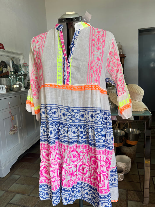 Kleid pink-blau-weiß gemustert