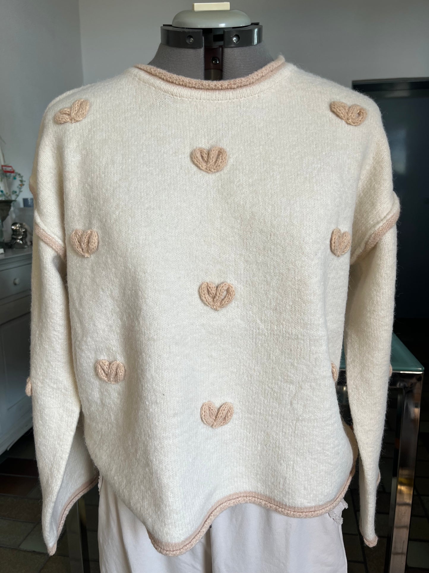 Wollpullover leicht (beige) mit Herzapplikationen