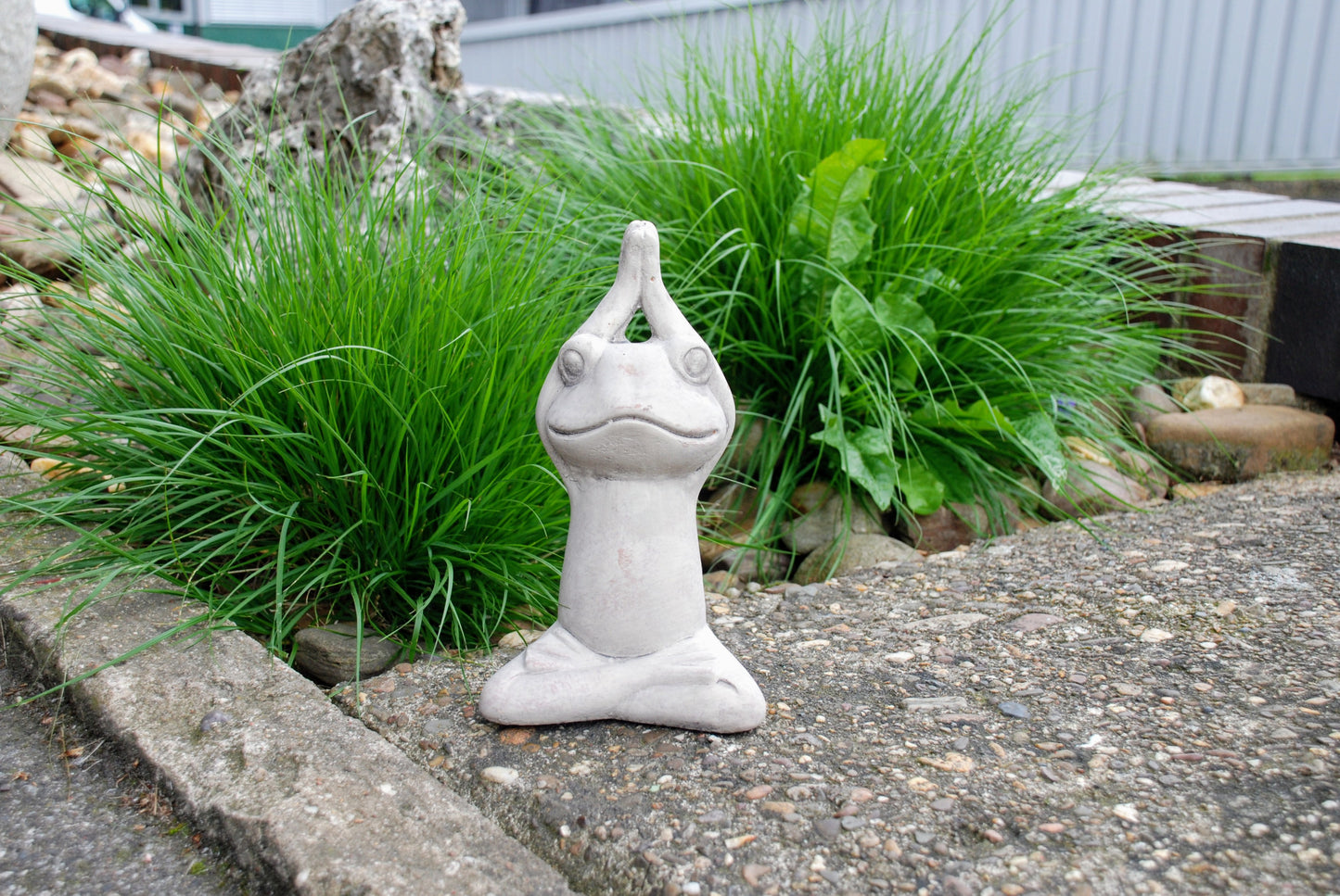 Frosch Steinfigur "Yogafrosch"