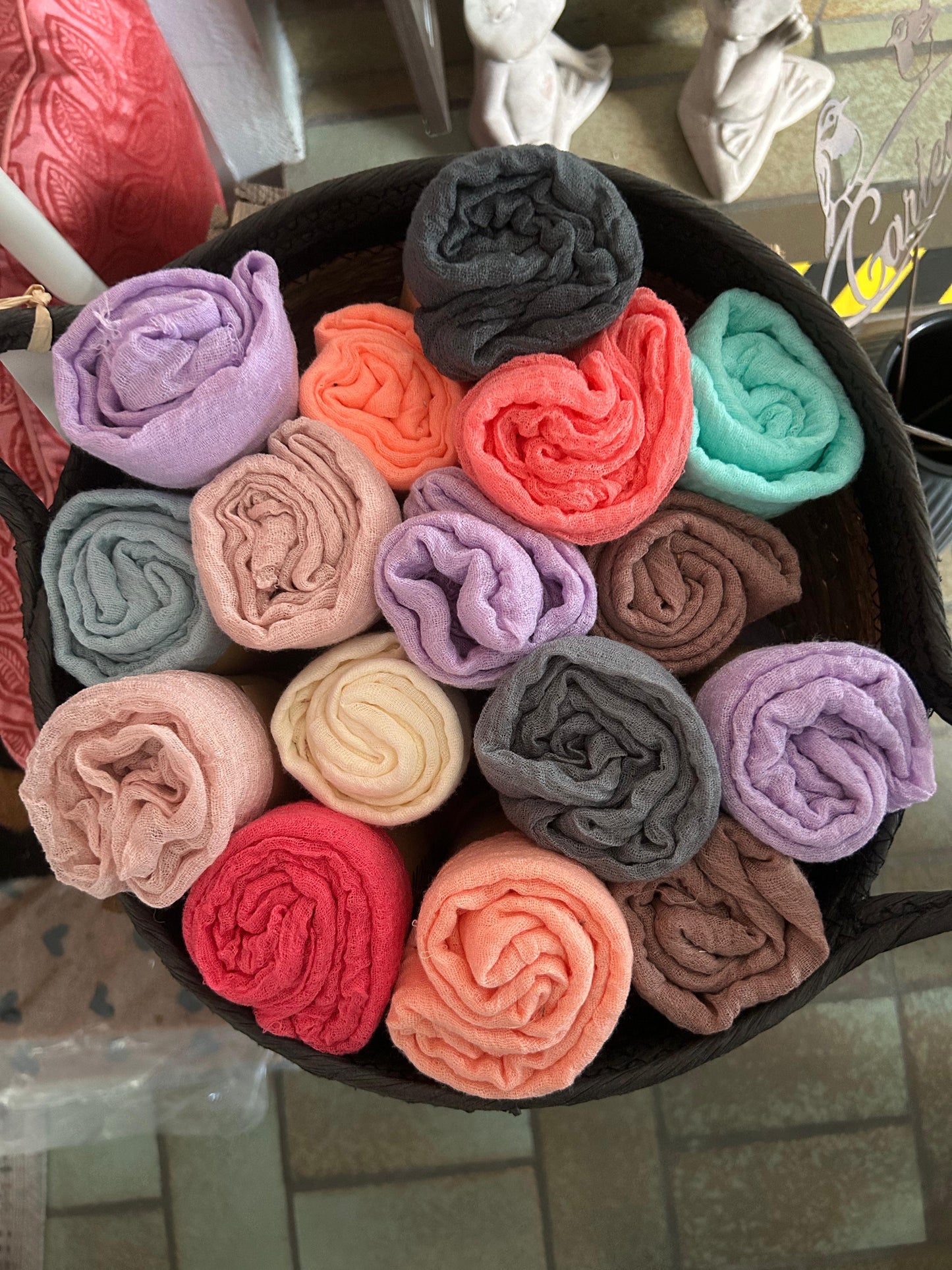 Leichter Sommerschal in bunten Farben