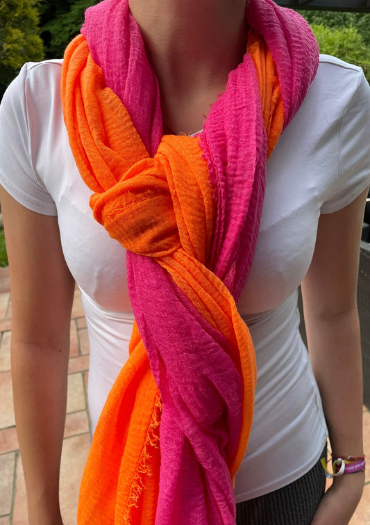 Leichter Sommerschal in bunten Farben