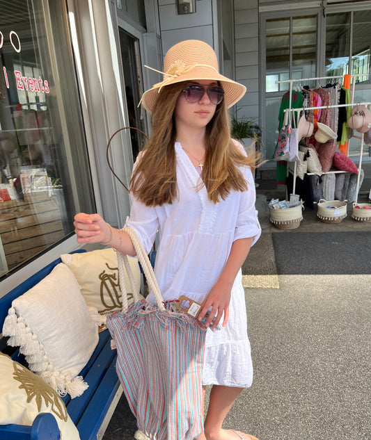 Kleid aus weißem Leinen