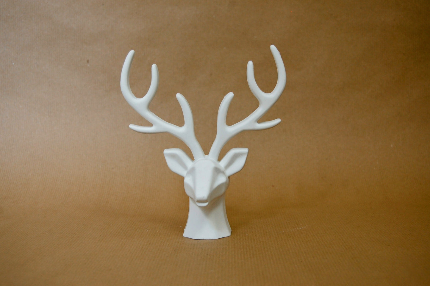 Hirsch aus Gips