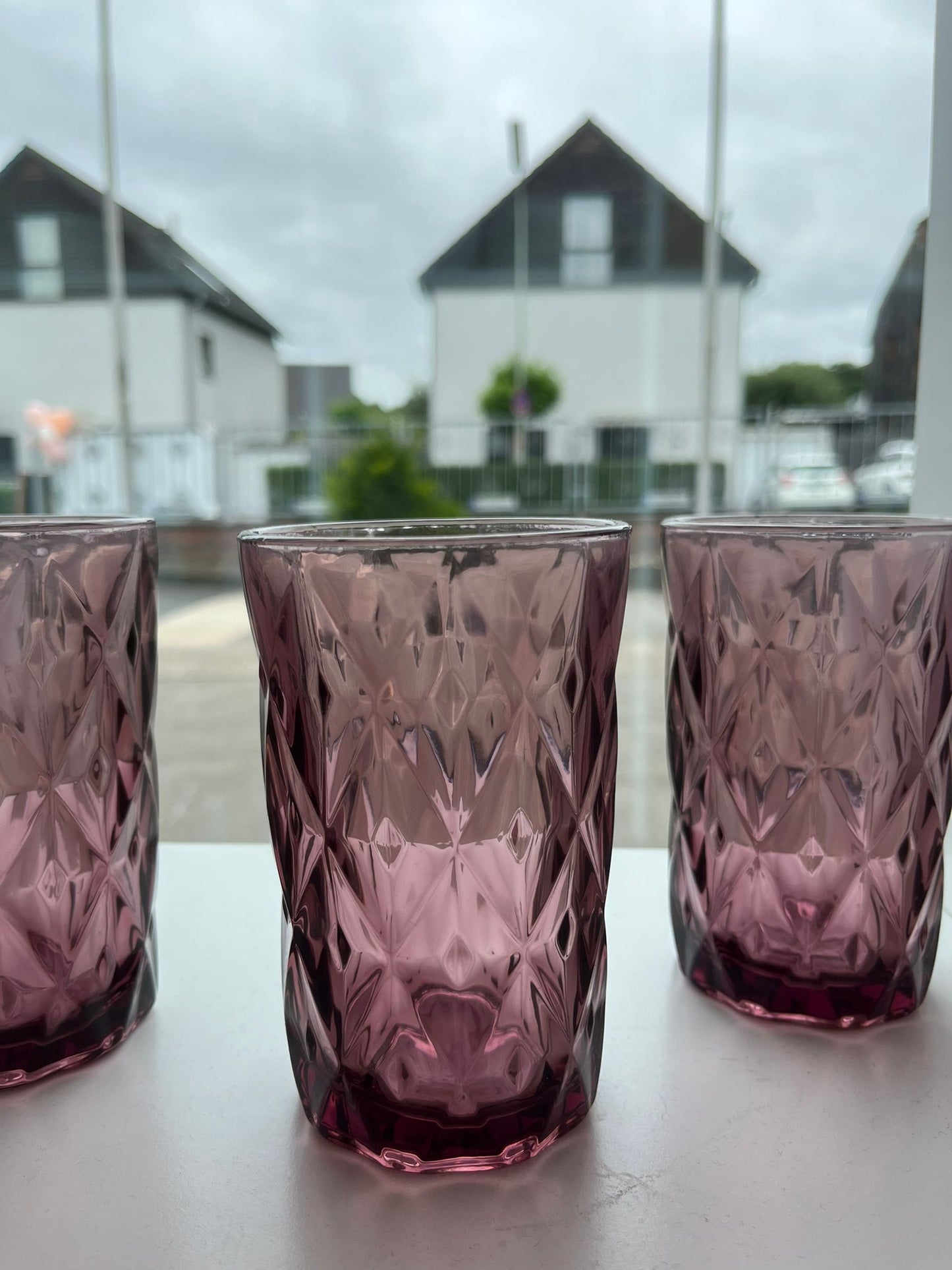 Trinkglas in pink oder grau