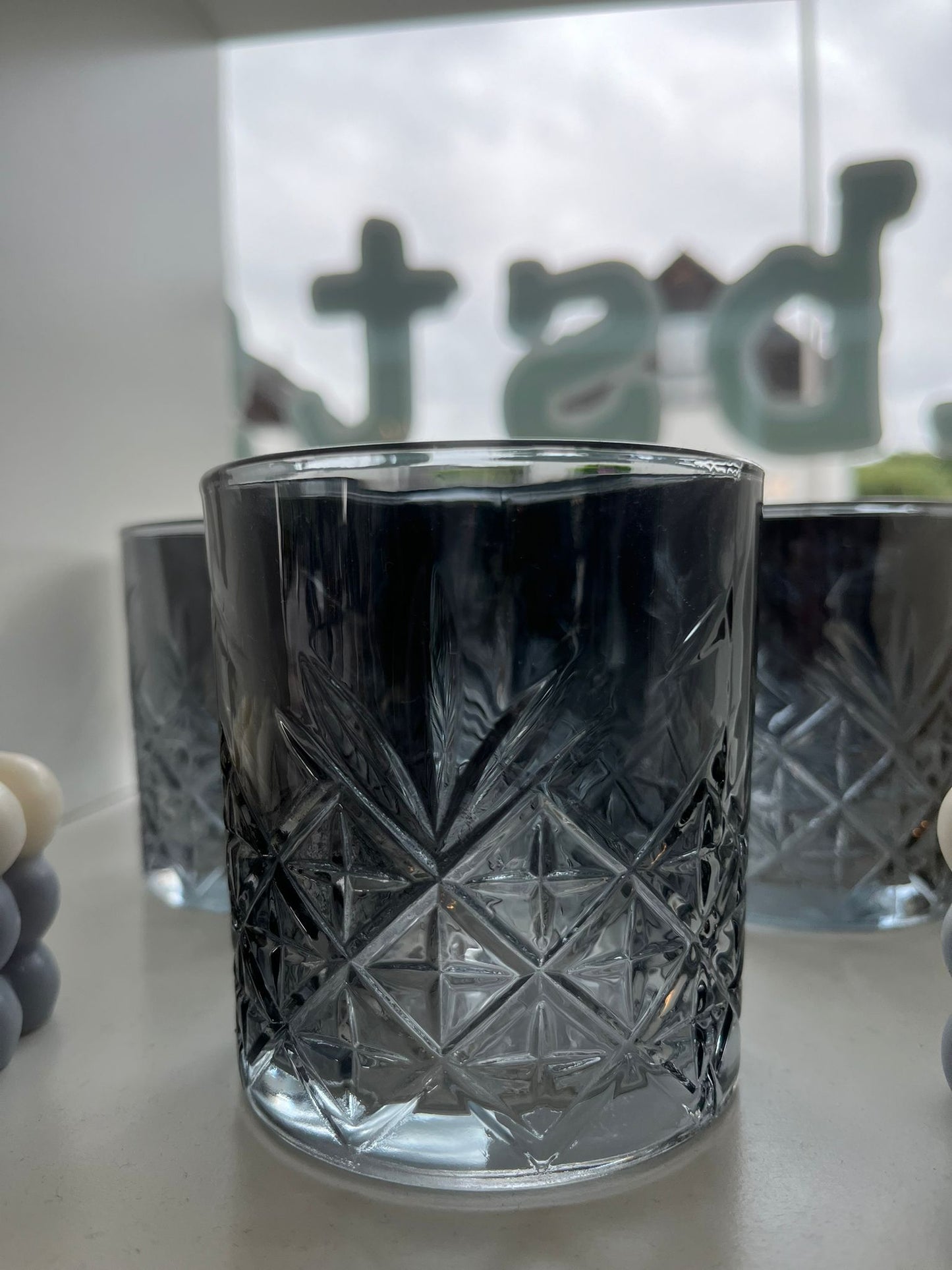 Trinkglas in pink oder grau